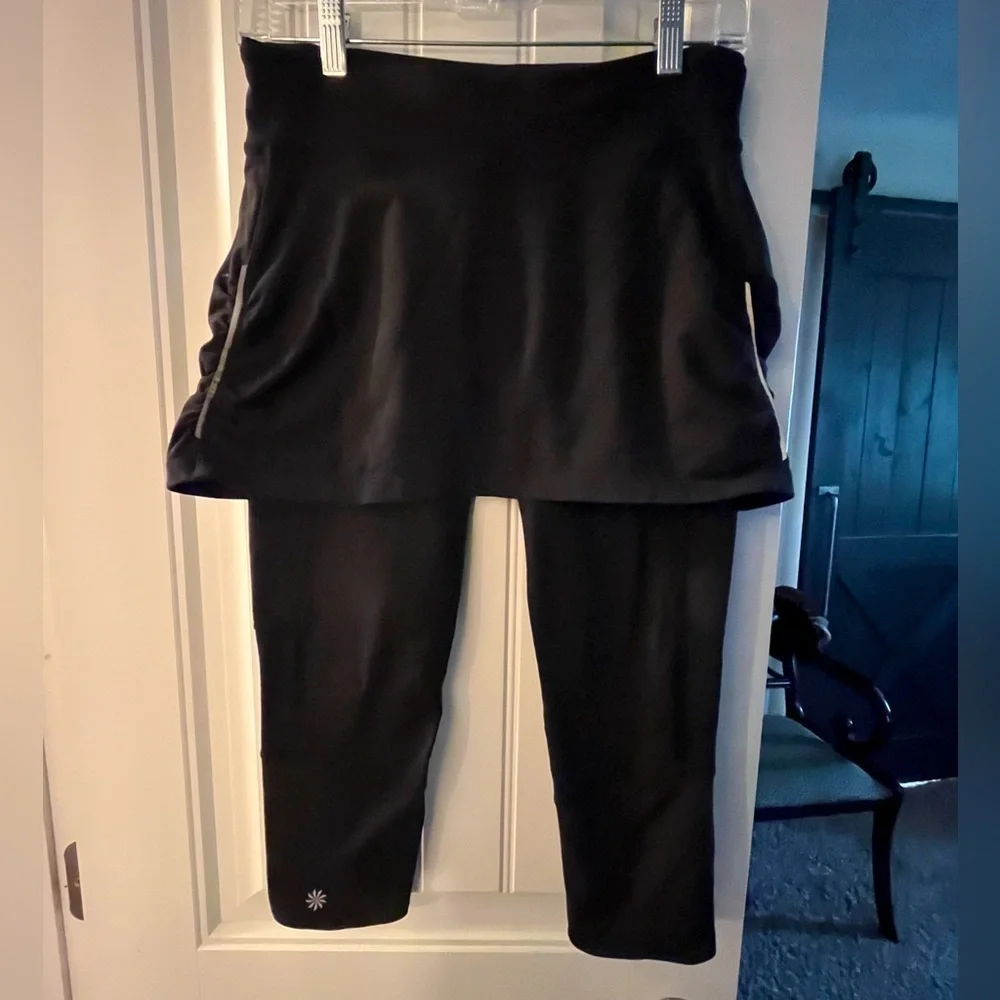 Athleta Black Skirted Crop Leggings, ruched sides, reflective markings, Small